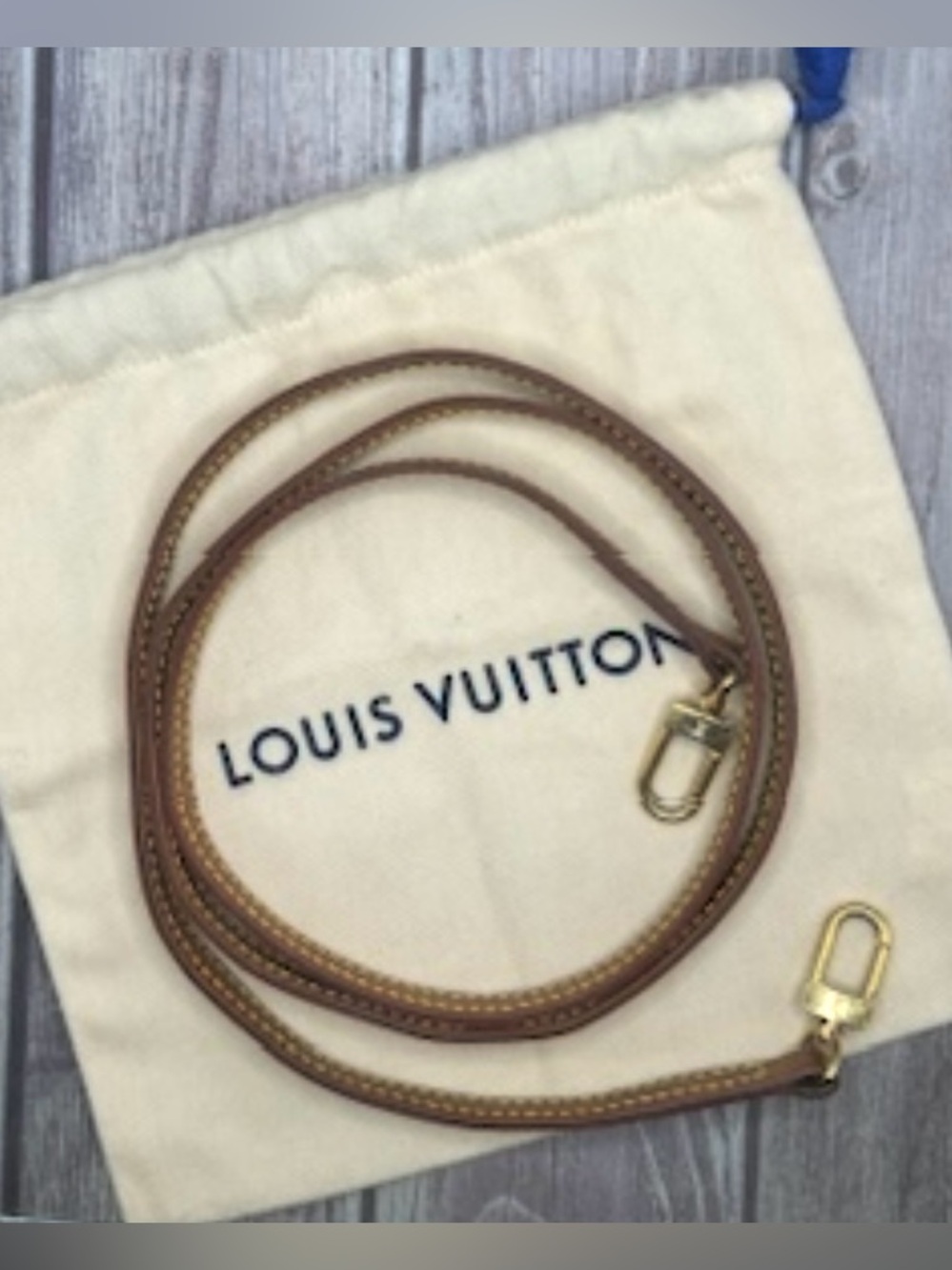 LOUIS VUITTON Vachetta Leather Tan Strap Gold Hardware 46.5” w/ Box & Dust Bag
